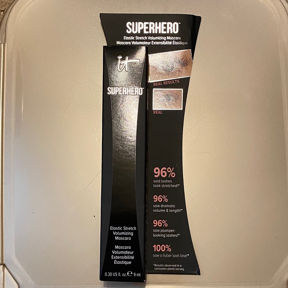 it cosmetics Superhero Volumizing Mascara in Black